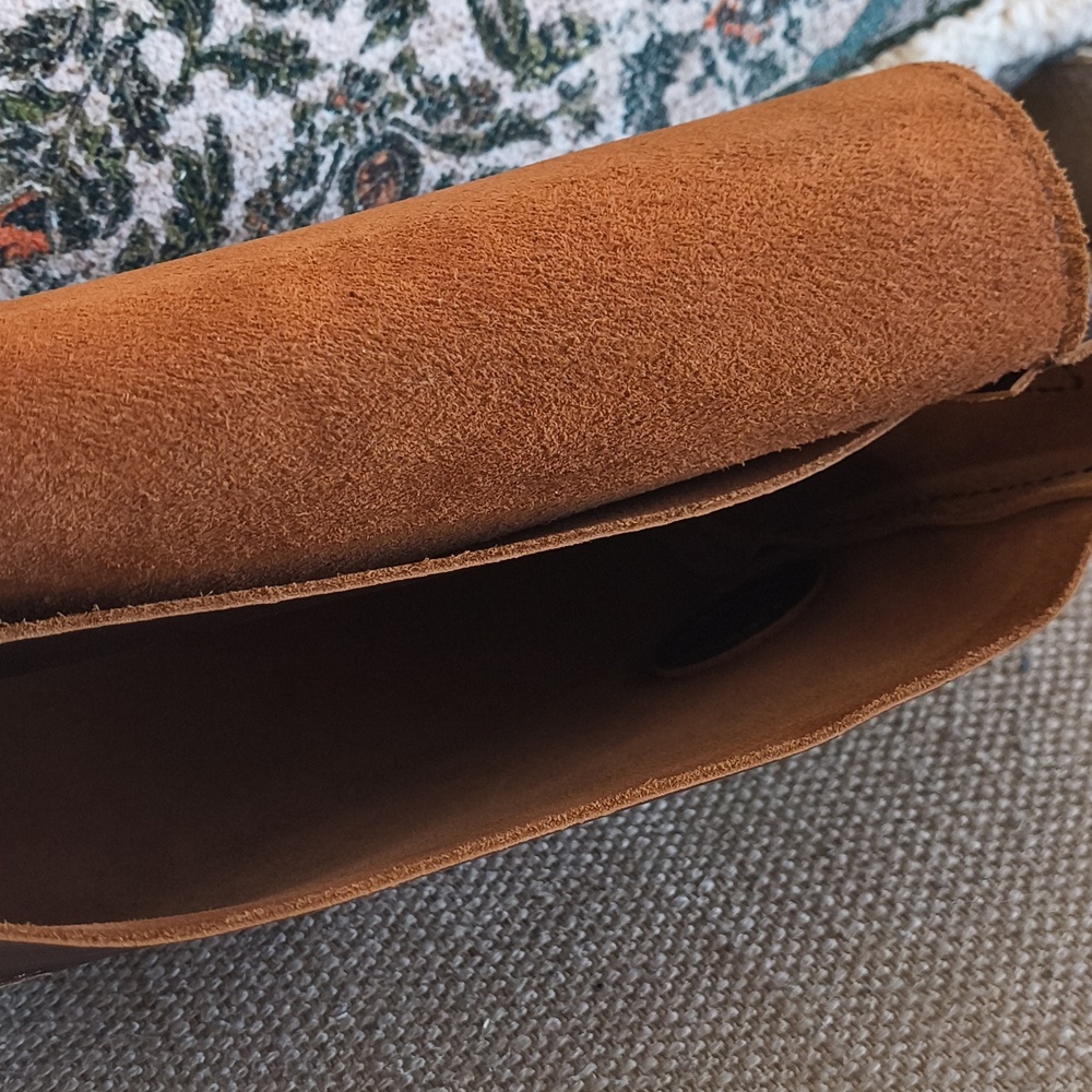 Portland Leather Goods Metro Crossbody - Picture 8 of 8